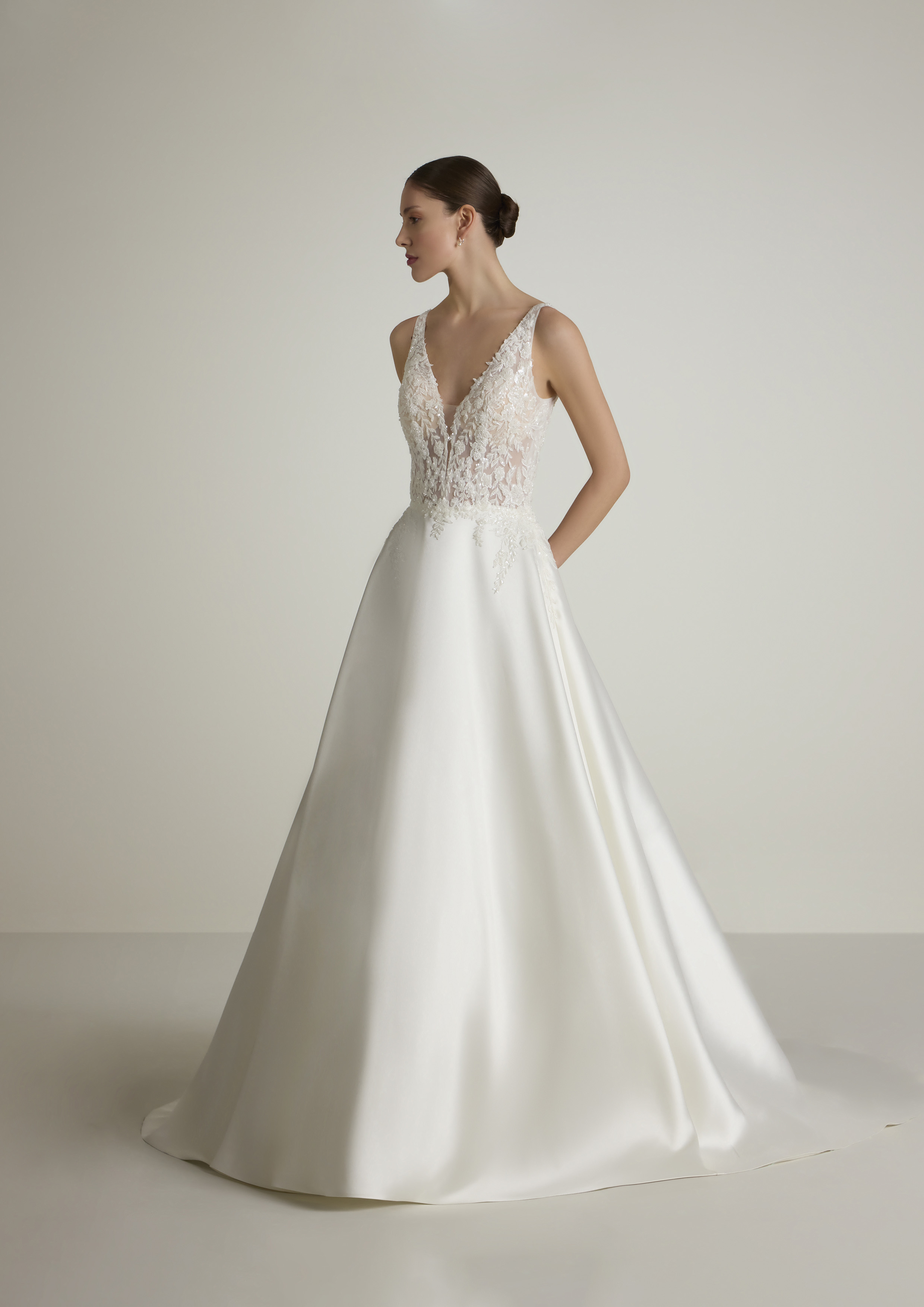 elegantni-saty-pro-nevestu-pujcovna-i-prodej-ELEGANZA-D